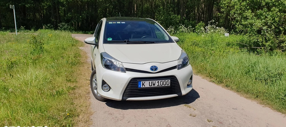 Toyota Yaris cena 29900 przebieg: 148000, rok produkcji 2013 z Białobrzegi małe 56
